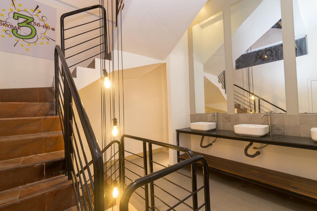 Oops Hostel Сіємреап Екстер'єр фото