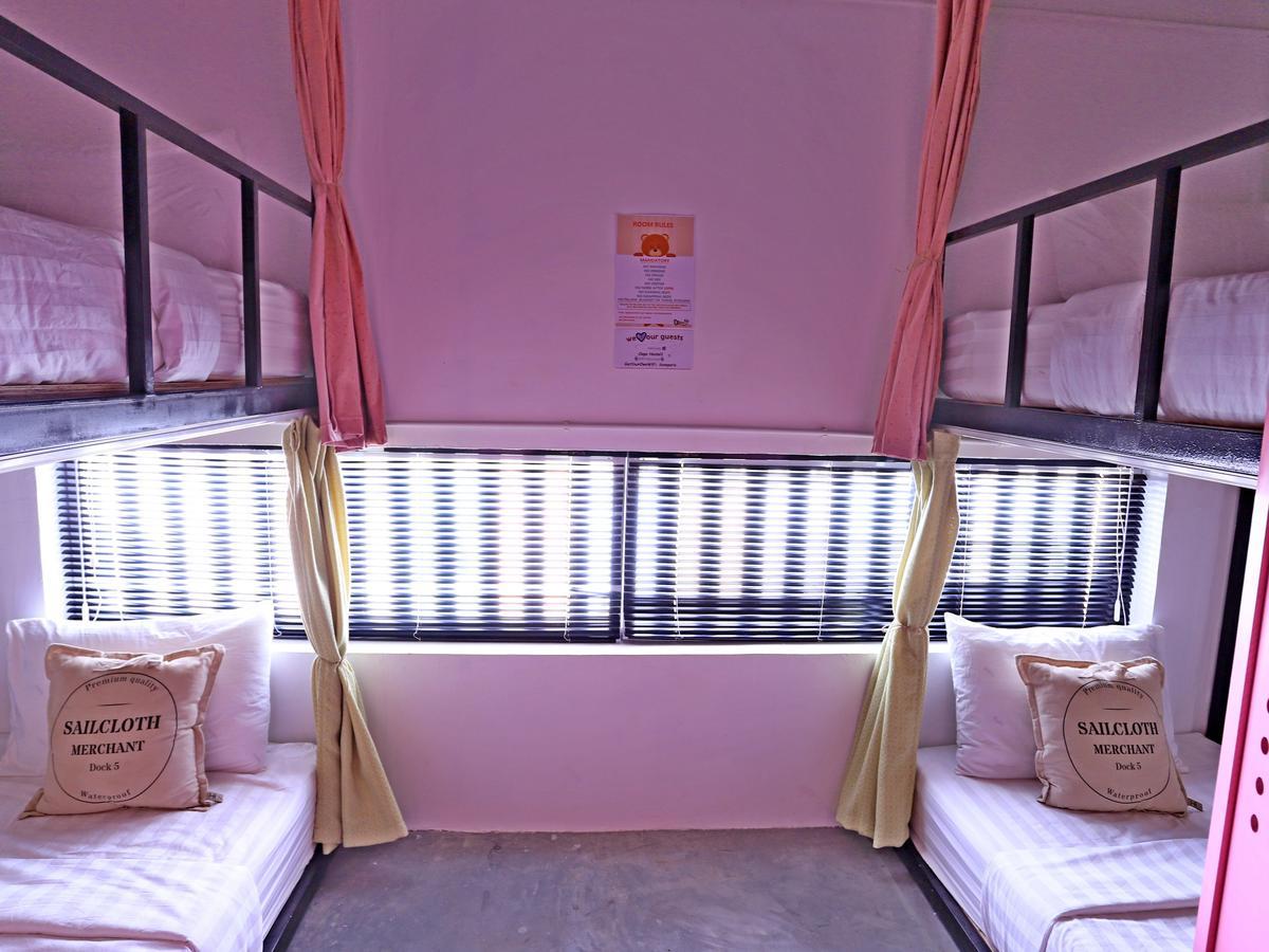 Oops Hostel Сіємреап Екстер'єр фото