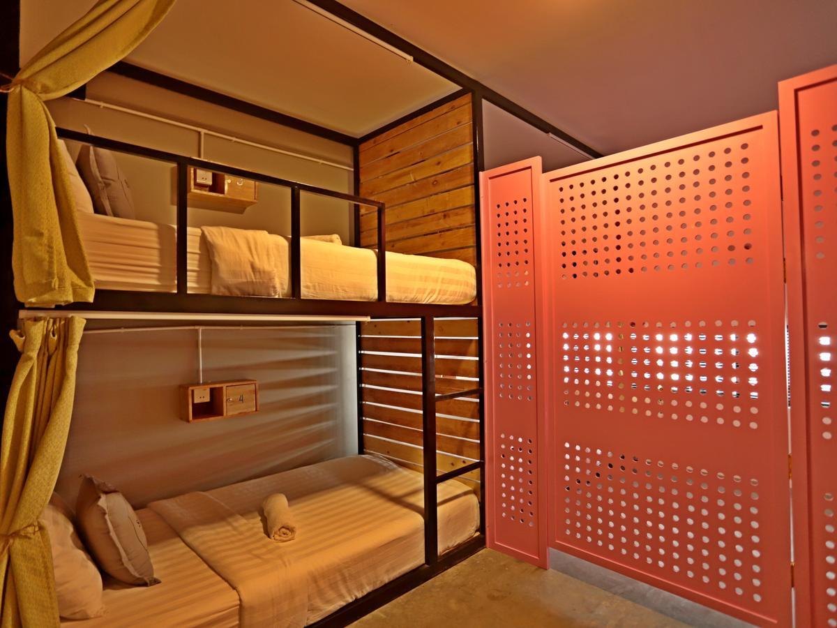 Oops Hostel Сіємреап Екстер'єр фото