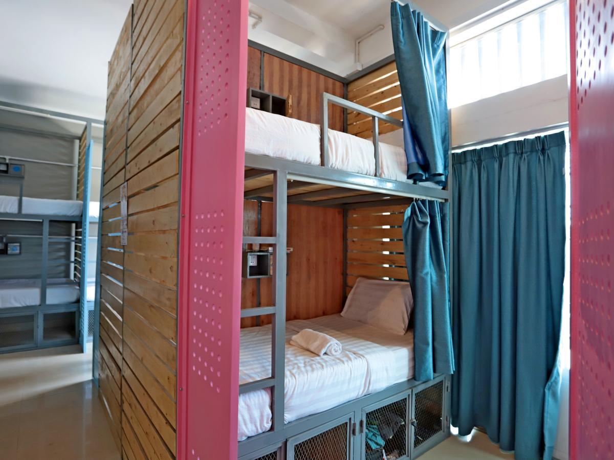 Oops Hostel Сіємреап Екстер'єр фото