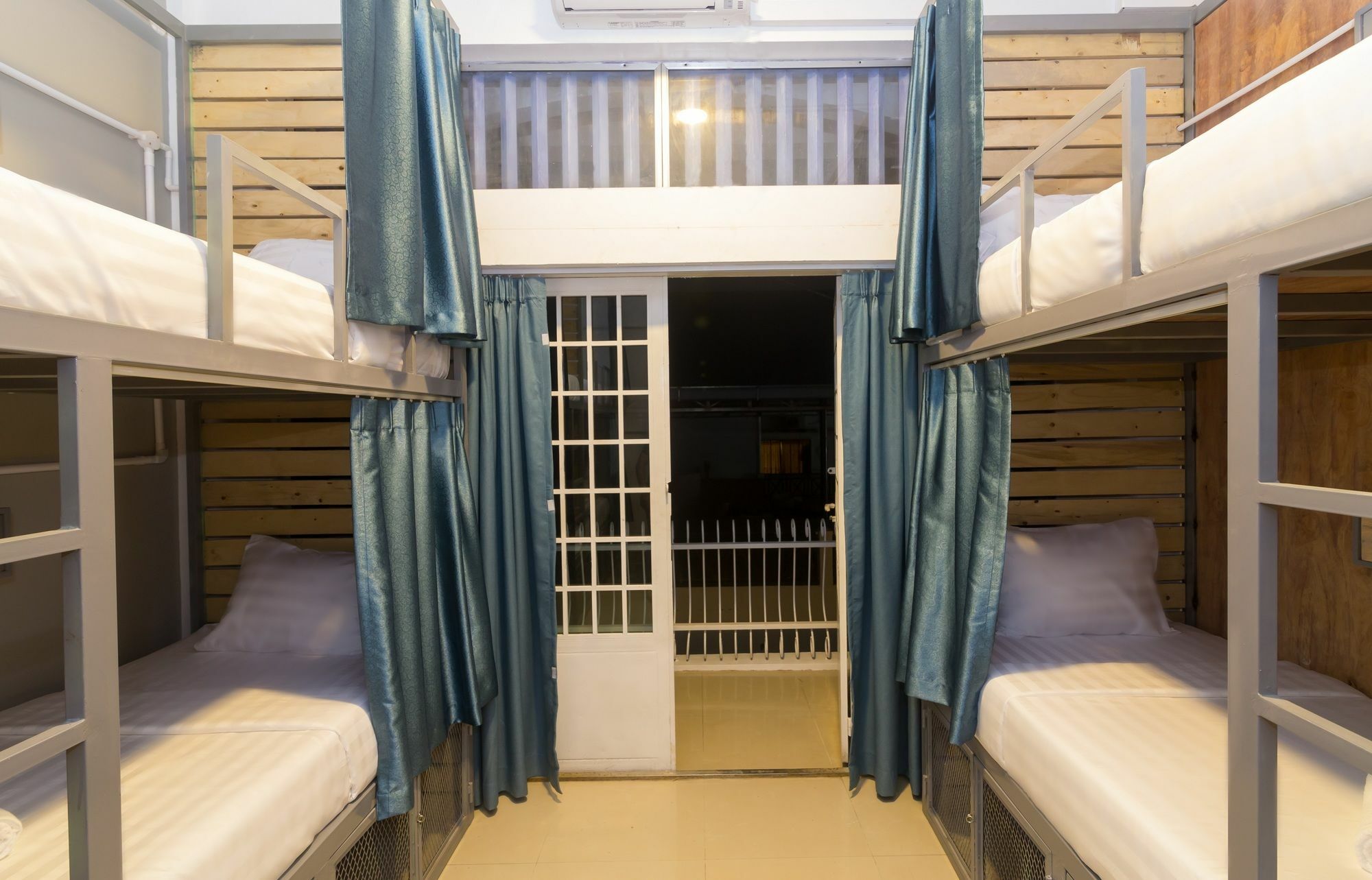 Oops Hostel Сіємреап Екстер'єр фото